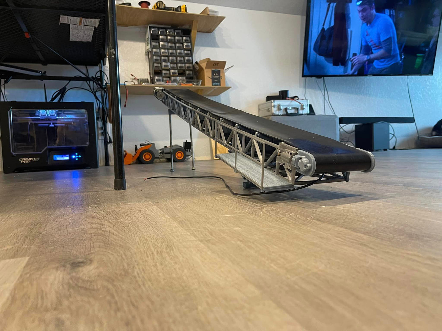 1/14 CONVEYOR BELT WITH "V" ROLLERS (120CM LONG X 10CM WIDE) Build Kit