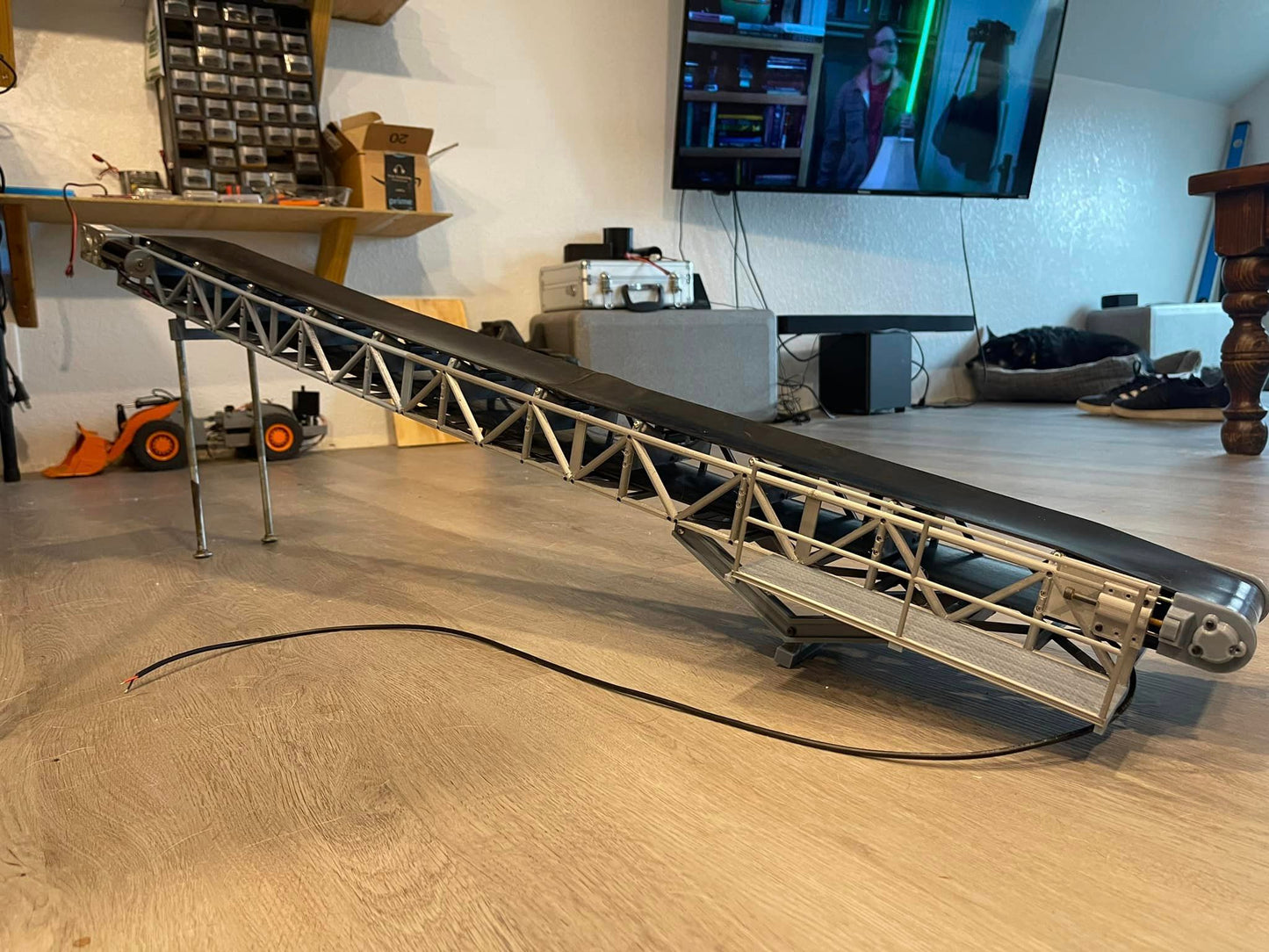 1/14 CONVEYOR BELT WITH "V" ROLLERS (120CM LONG X 10CM WIDE) Build Kit