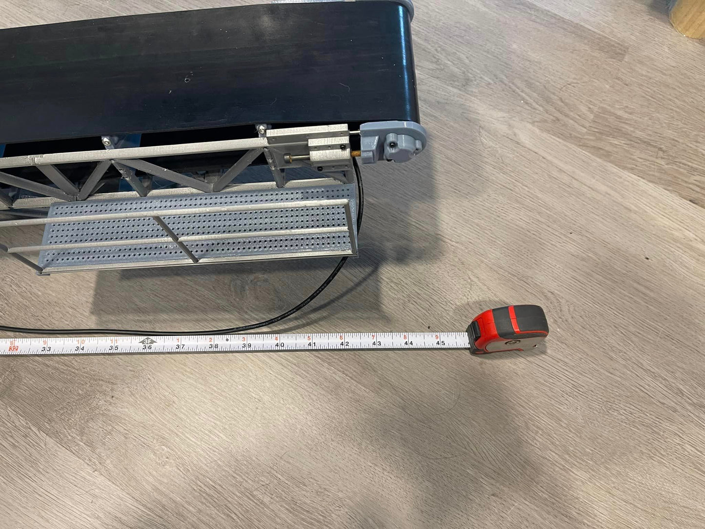 1/14 CONVEYOR BELT WITH "V" ROLLERS (120CM LONG X 10CM WIDE) Build Kit